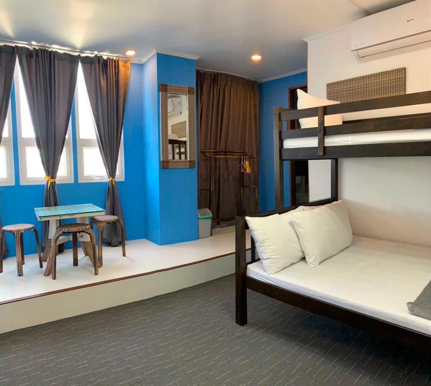 Attic Capsule Hotel Marigondon  Exterior foto