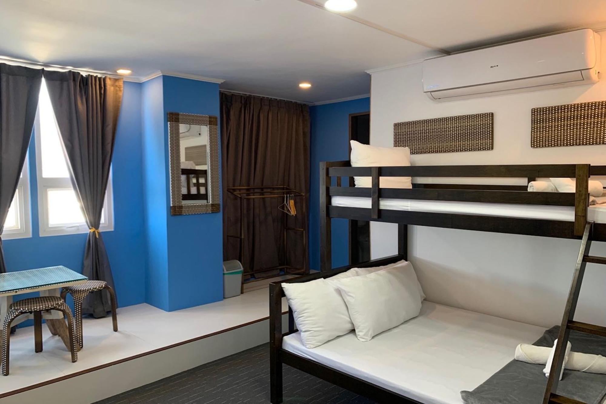 Attic Capsule Hotel Marigondon  Exterior foto
