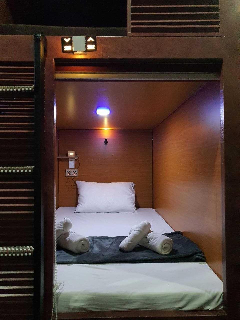 Attic Capsule Hotel Marigondon  Exterior foto