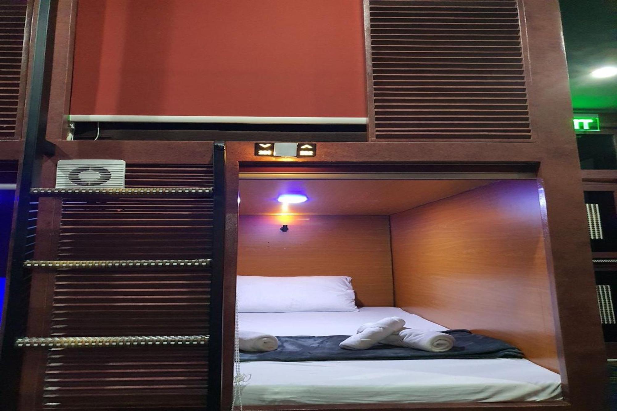 Attic Capsule Hotel Marigondon  Exterior foto
