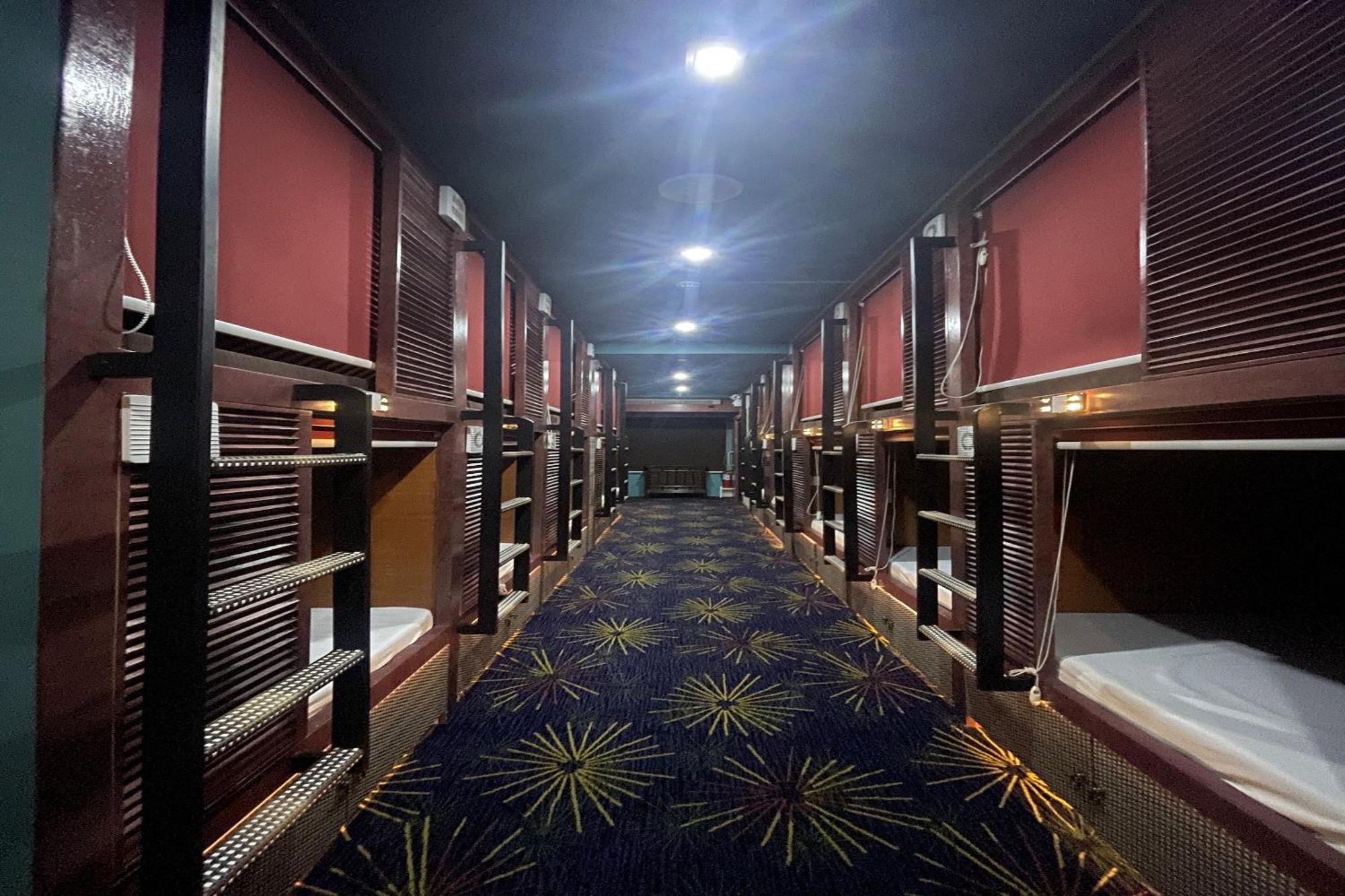 Attic Capsule Hotel Marigondon  Exterior foto