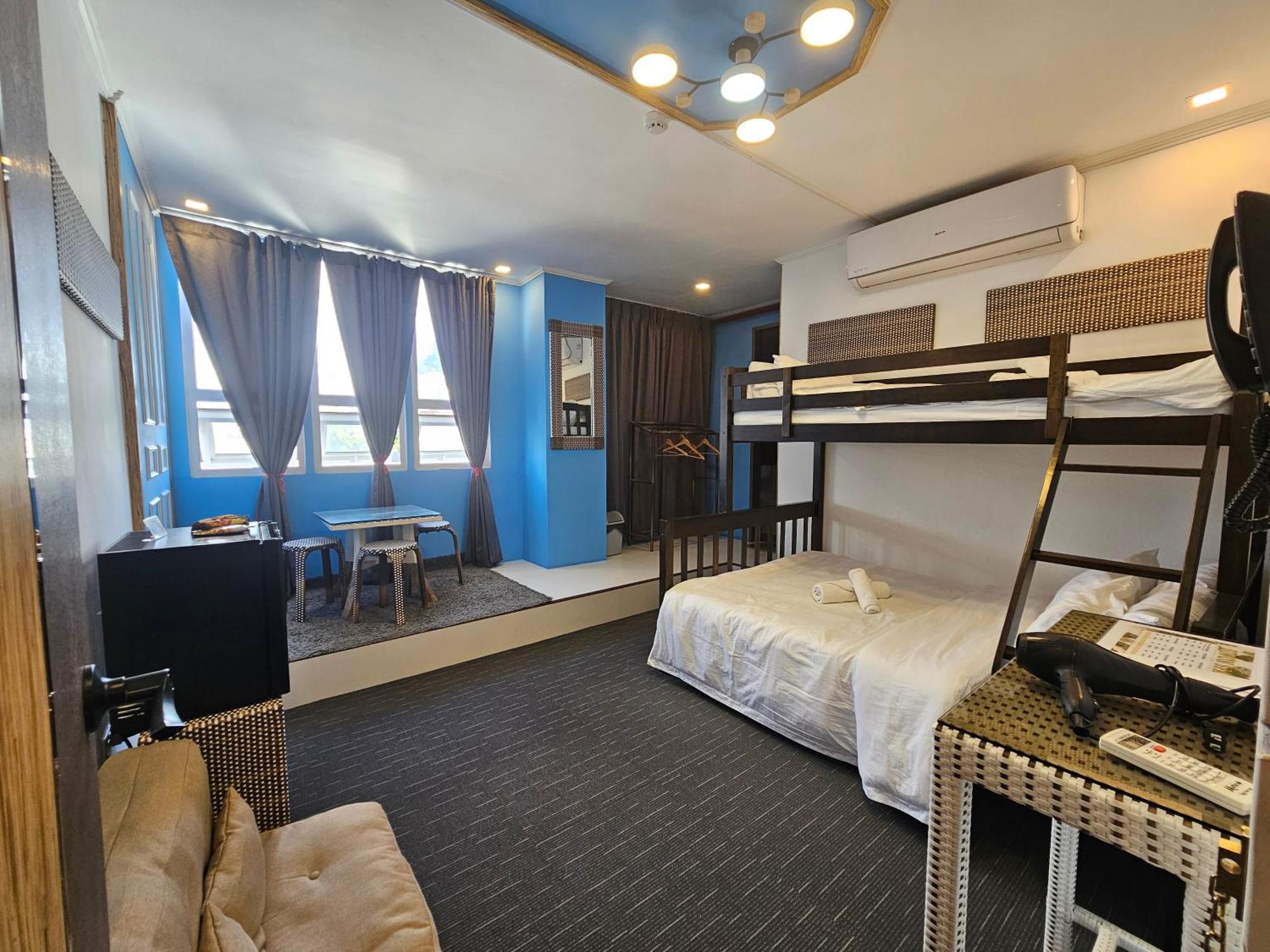 Attic Capsule Hotel Marigondon  Exterior foto